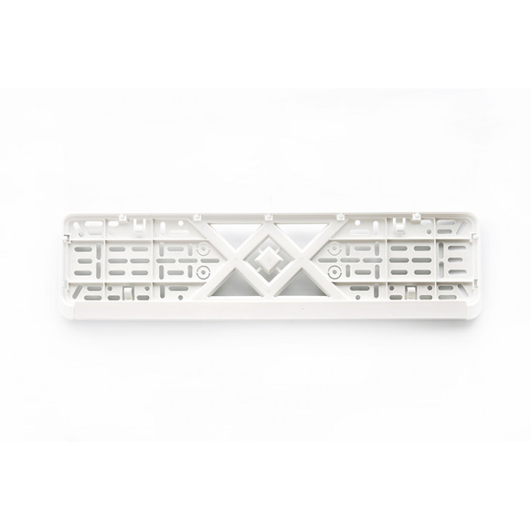 Рамка номерного знака пластиковая (белая без надписей, защёлка снизу)